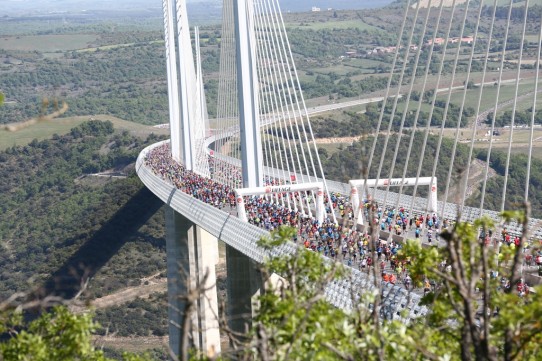 ©Thierry Larret. 3 ème Edition de la course Eiffage du Viaduc de Millau 