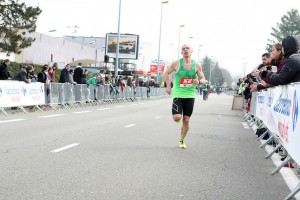 arrivée Sébastien Larue-semi-marathon de Bourg en Bresse 