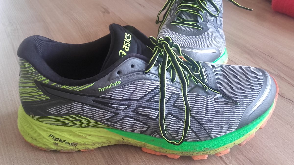 asics foam running shoes