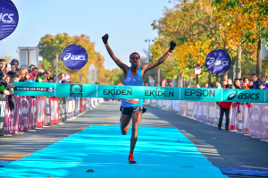 VAINQUEUR EKIDEN PARIS