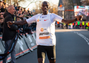 Le record du monde du 15 km tombe aussi !