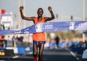 Marathon d’Abu Dhabi : grosses performances et erreur grossière !