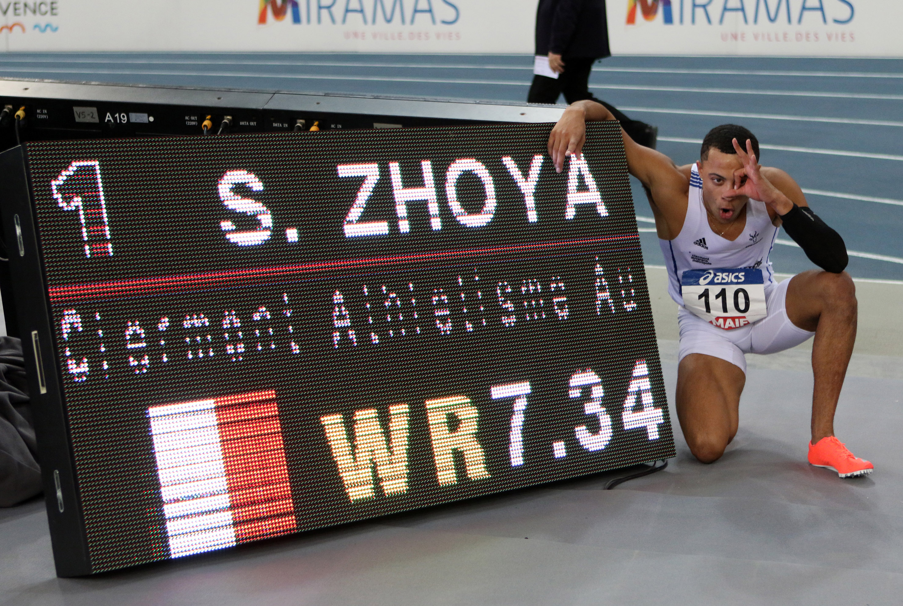 Sasha Zhoya établit le nouveau record du monde juniors du ...