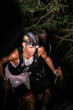 Pau Capell pendant la nuit de son UTMB OFF