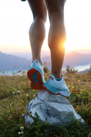 coureur sur un rocher